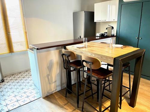 Hotel Le Cardinal Rueil Centre in รูอีล มาเมซอง