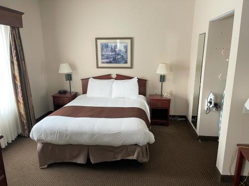 River Hills Hotel- Mankato