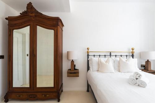 Number 59 Dublin Room Type - Deluxe Double Room