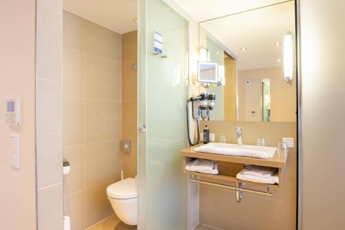 Standard Double Room image 10