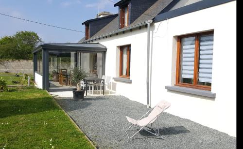 Longère bretonne à 700m de la mer et à proximité de Paimpol gîte à louer Port Lazo