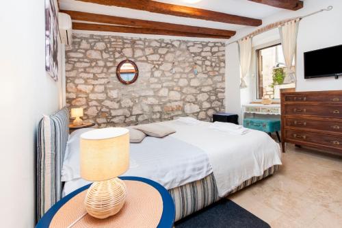 Revera Rooms 2