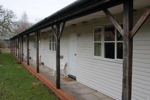 St George's Lodge - image 9