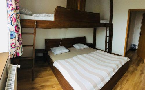 1 queen bed, 2 bunk beds