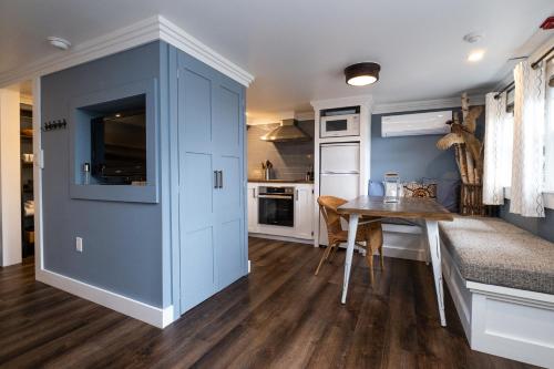 Lighthouse Motel and Cottages in บริดจ์วอเตอร์