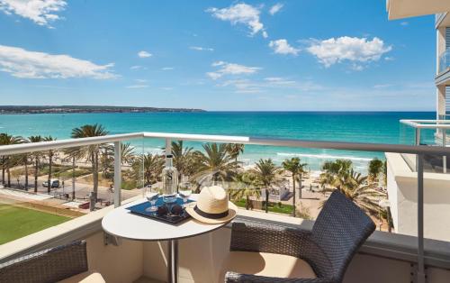 Double or Twin Room with Partial Sea View image 2