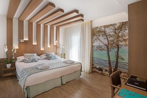 Premium Double or Twin Room with Garden View image 2