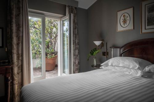 Classic Double or Twin Room image 4
