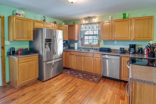 Idyllic Beattyville Cabin Rental with Stunning Views in Beattyville, USA