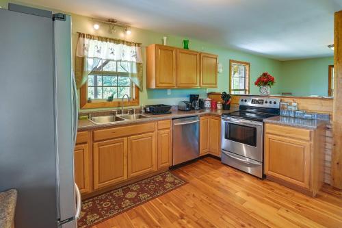 Idyllic Beattyville Cabin Rental with Stunning Views in Beattyville, USA