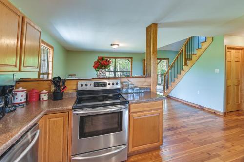 Idyllic Beattyville Cabin Rental with Stunning Views in Beattyville, USA