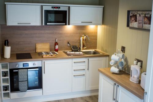 virtuve, Sutton Cabins in Cameley