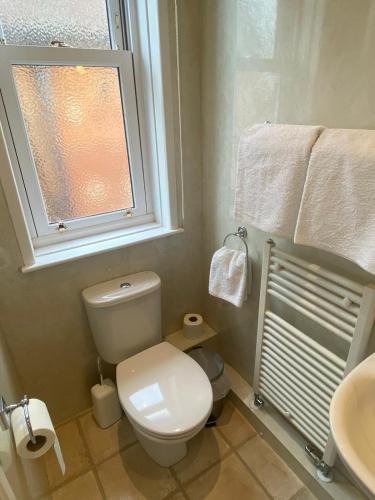 Small Twin Room image 3
