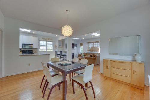 Lovely Apartment in Long Beach 3 Blocks to Ocean! in Long Beach, USA