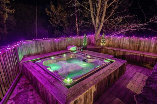 Hot Tub Waterfront Cottage - Near Sauble beach