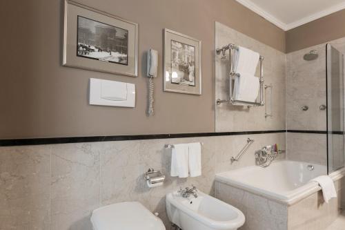 Classic Double or Twin Room image 8