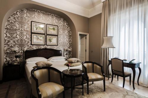 Deluxe Double or Twin Room image 2