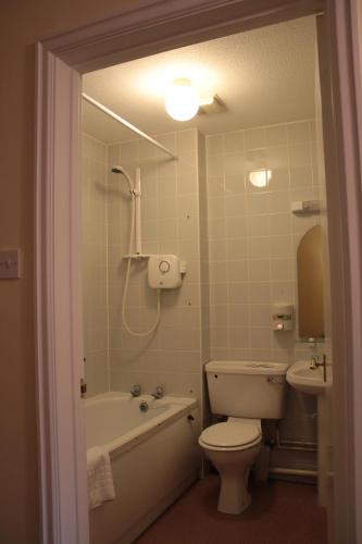 St George's Lodge - image 6