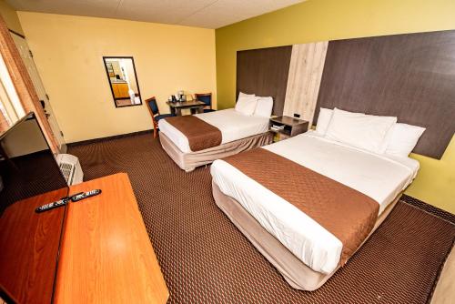 Double Room with Two Full Beds - City View (Non Smoking) image 3