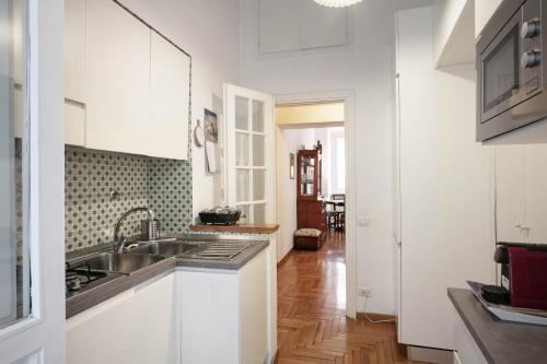 Trevi Fountain Apartment, Рим (фото 4)