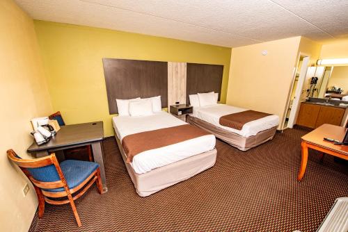 Double Room with Two Full Beds - City View (Non Smoking) image 2