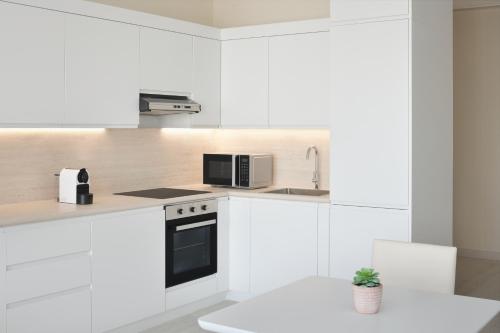 Three Bedroom Apartment, 3 King, City View image 6