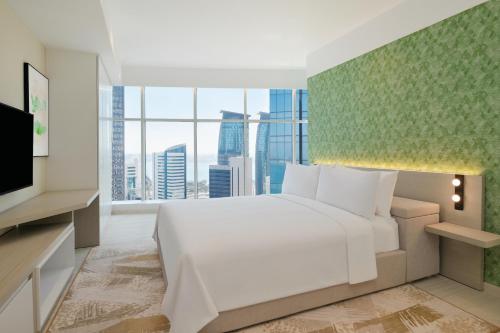 Larger Two Bedroom Apartment, 1 King, 1 Queen, City View image 8