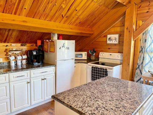Spacious Salmon River Waterfront Lodge for 6 in Altmar, USA