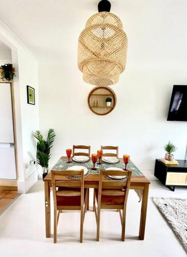 High-End 2 Bed Maisonette in Beaulieu Park in Springfield