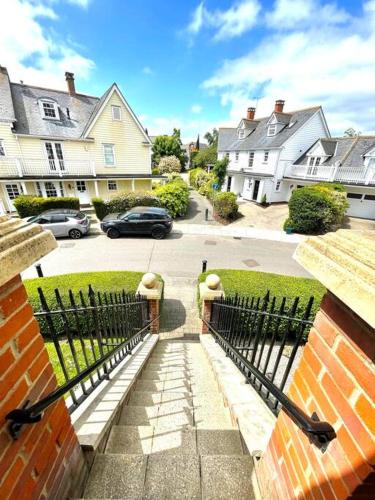 High-End 2 Bed Maisonette in Beaulieu Park in Springfield
