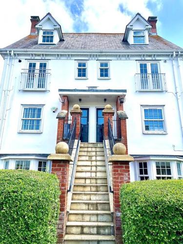 High-End 2 Bed Maisonette in Beaulieu Park in Springfield