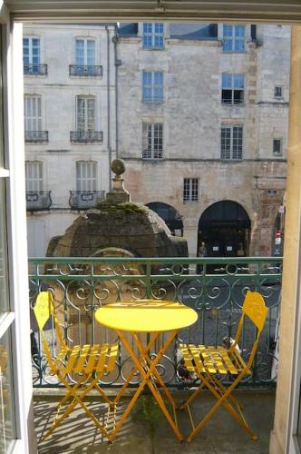 Vieille ville près du marché 86m2 balcon - Location saisonnière - La Rochelle