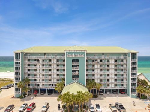 外観, Beachcomber Beachfront Hotel, a By The Sea Resort in パナマシティ（FL）