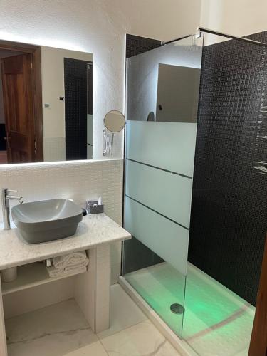 Dante Rooms - image 10