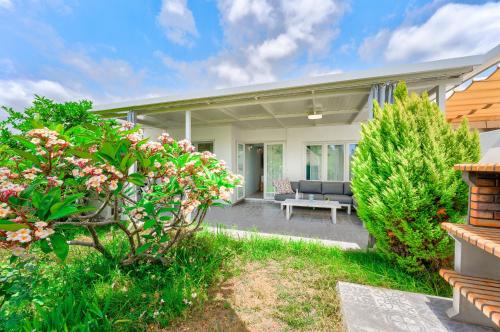 Beautiful bungalow in Island Village 2