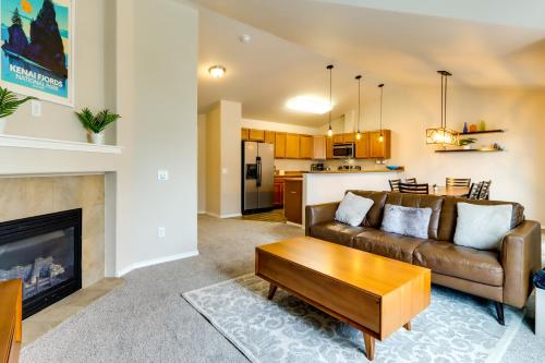 Alaska Retreat with Balcony, Near Earthquake Park!