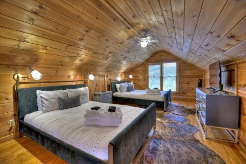 Incredible Lake and Mountain Views - Dog Friendly in Blue Ridge, USA