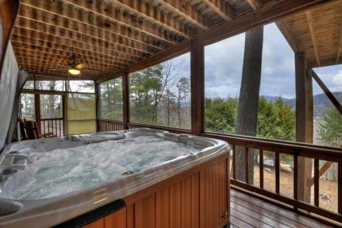 Incredible Lake and Mountain Views - Dog Friendly in Blue Ridge, USA