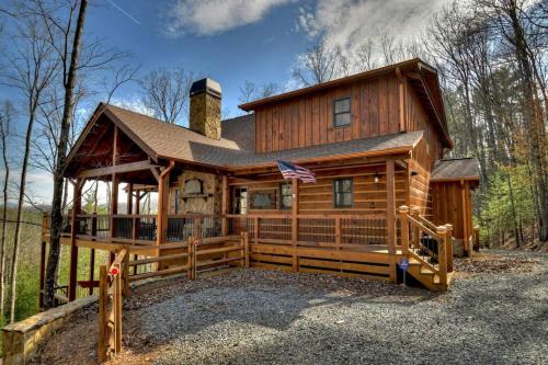 Lost Shepherds Lodge w Stunning Mtn Views in Cherry Log, USA