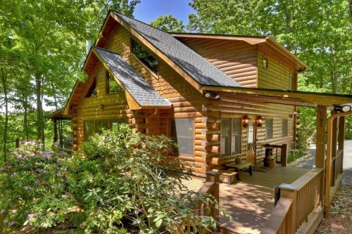 Cedar Ridge Retreat w Fire Pit Hot Tub Mtn View in Blue Ridge, USA