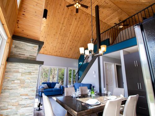 Relax with Mountain Views, Hot tub and Fireplace, Saint-Raymond (Foto 6)