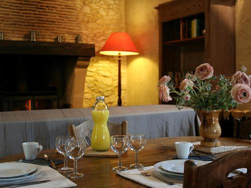 Gîte de charme en Périgord avec piscine, jardin, wifi et équipements complets - FR-1-616-321 (Gite de charme en Perigord avec piscine, jardin, wifi et equipements complets - FR-1-616-321) in Plaisance (Aquitaine)