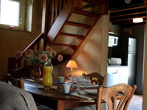 Gîte de charme en Périgord avec piscine, jardin, wifi et équipements complets - FR-1-616-321 (Gite de charme en Perigord avec piscine, jardin, wifi et equipements complets - FR-1-616-321) in Plaisance (Aquitaine)