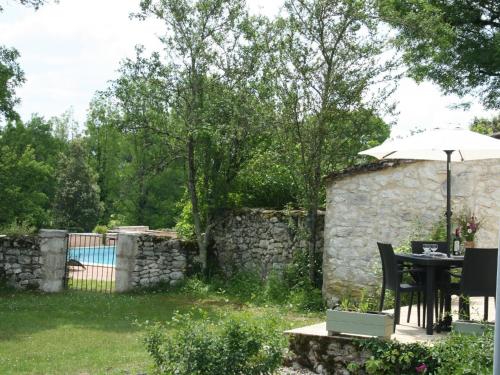 Gîte de charme en Périgord avec piscine, jardin, wifi et équipements complets - FR-1-616-321 (Gite de charme en Perigord avec piscine, jardin, wifi et equipements complets - FR-1-616-321) in Plaisance (Aquitaine)