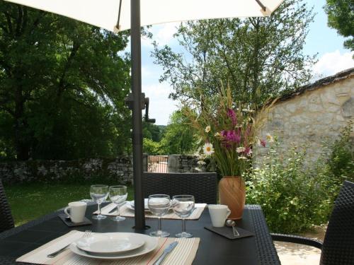 Gîte de charme en Périgord avec piscine, jardin, wifi et équipements complets - FR-1-616-321 (Gite de charme en Perigord avec piscine, jardin, wifi et equipements complets - FR-1-616-321) in Plaisance (Aquitaine)
