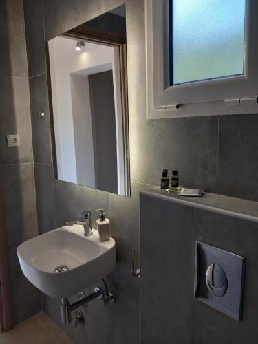 NIKOS DIMAS STUDIOS NIKOS DIMAS STUDIOS