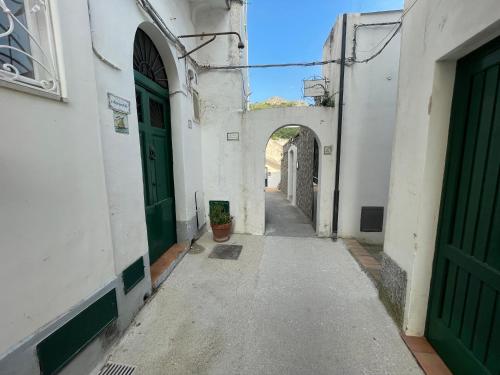 Anacapri in Centro - Tap to explore photos
