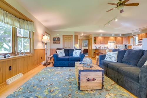 Calm Stewartstown Cottage on 90 Acres with Barn in Stewartstown, USA
