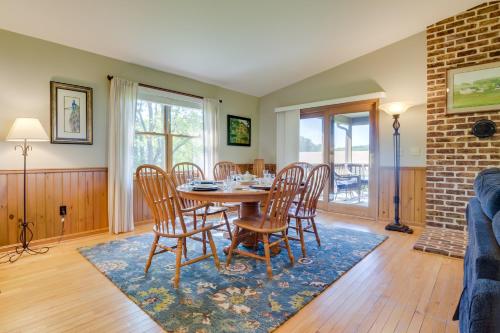Calm Stewartstown Cottage on 90 Acres with Barn in Stewartstown, USA