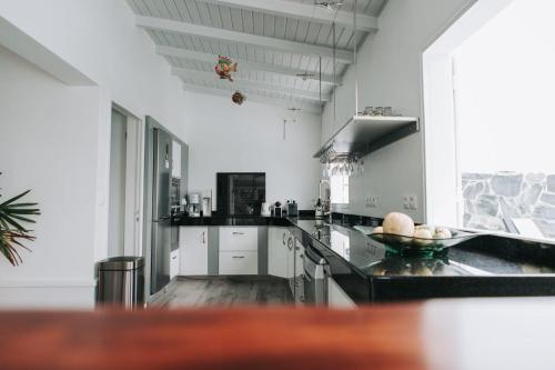 Kitchen, Sunset Palm - Villa Creole avec piscine face au coucher de soleil et a la reserve Cousteau in Bouillante